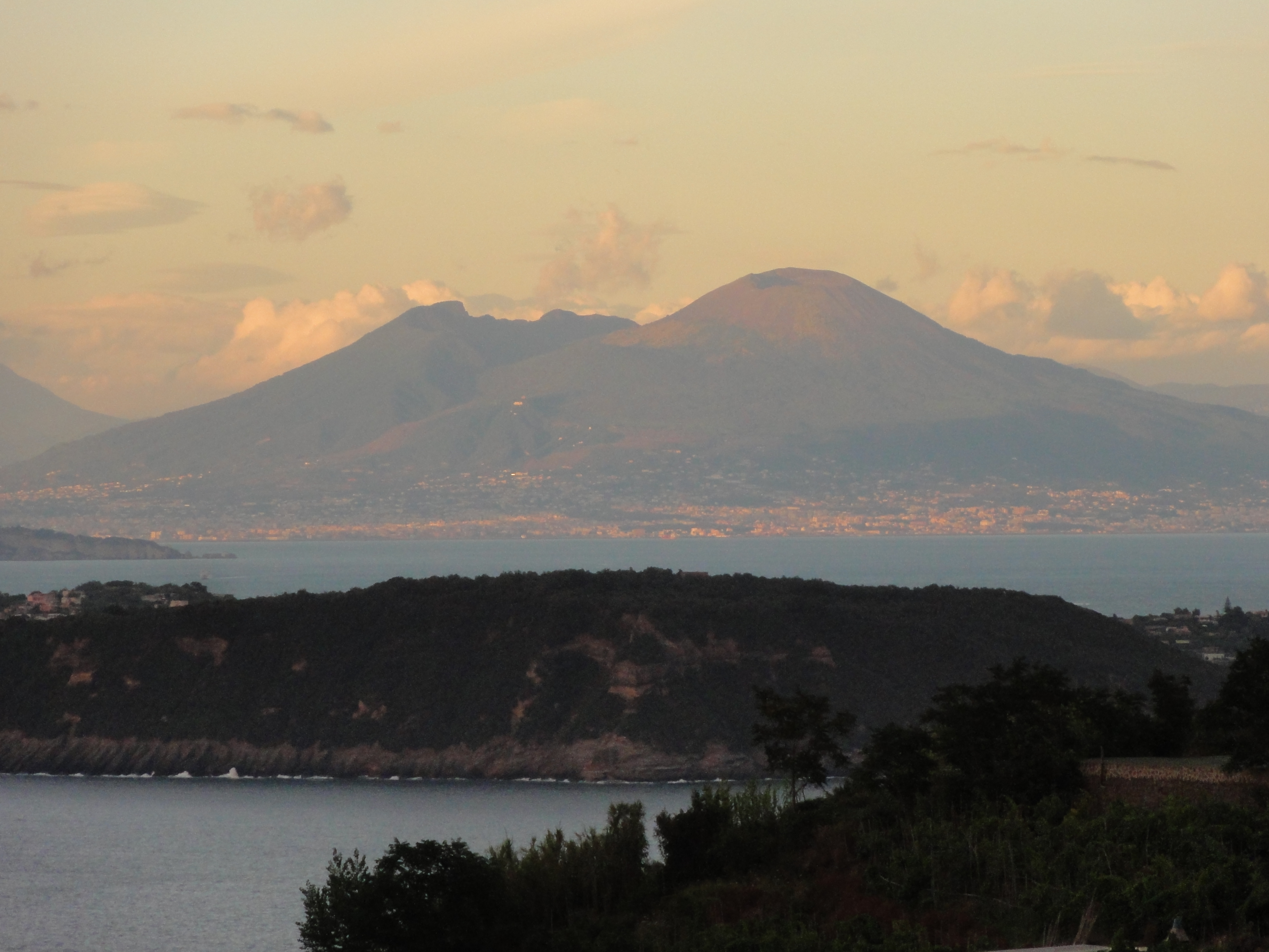 Wandern auf Ischia. Wanderwoche Vesuv, Sorrent und Amalfi-Küste
